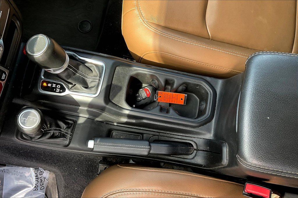 Used 2023 Jeep Gladiator Rubicon w/ Cold Weather Group AWD/4WD image 19