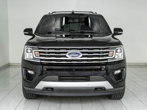 Used 2018 Ford Expedition XLT w/ Equipment Group 202A AWD/4WD image 3