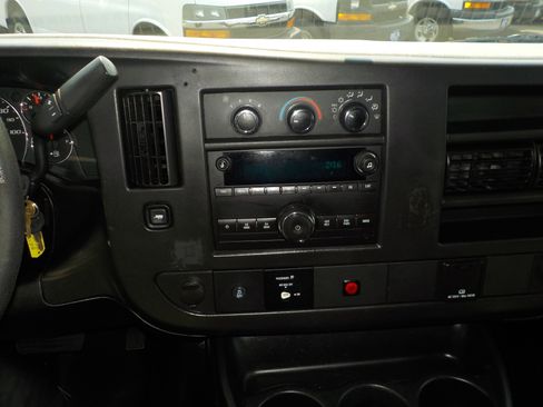 Used 2016 Chevrolet Express 2500 RWD image 17