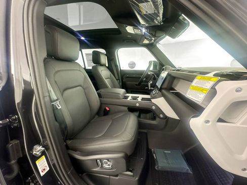 New 2026 Land Rover Defender 130 X-Dynamic SE AWD/4WD image 28