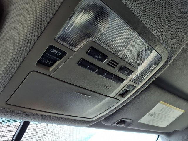 Used 2016 Toyota Highlander XLE FWD image 17