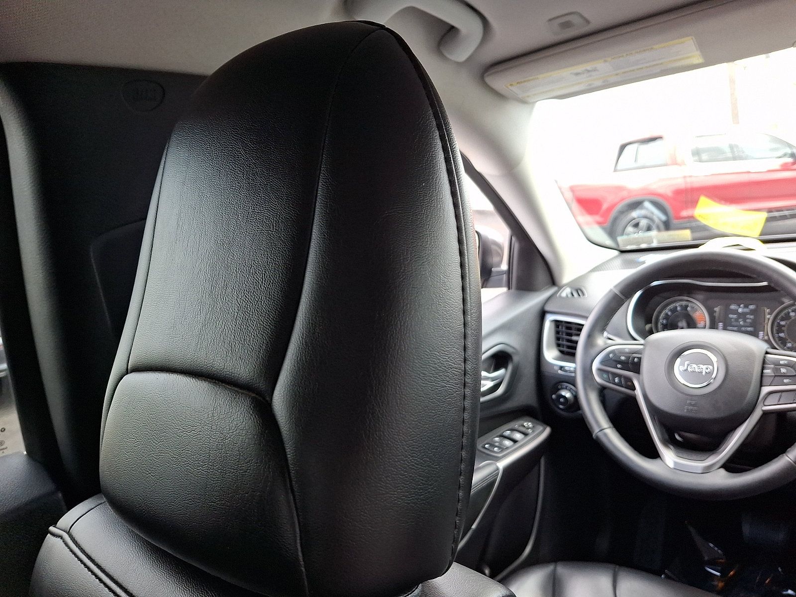 Used 2019 Jeep Cherokee Latitude Plus w/ Cold Weather Group AWD/4WD image 9