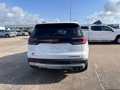 Used 2024 GMC Acadia Elevation w/ Luxury Package FWD image 5