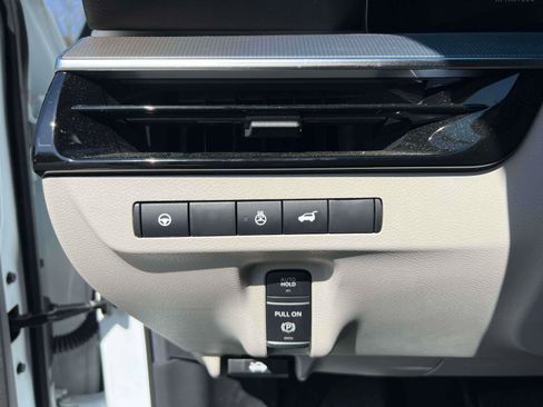 Used 2025 Nissan Murano SL image 16