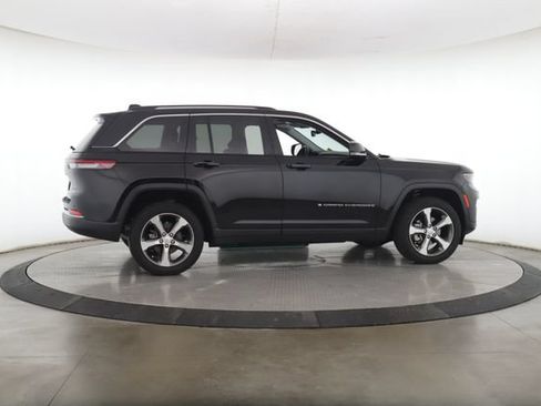 Used 2023 Jeep Grand Cherokee Limited AWD/4WD image 6