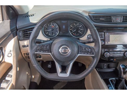 Used 2017 Nissan Rogue SV w/ SV Premium Package AWD/4WD image 21