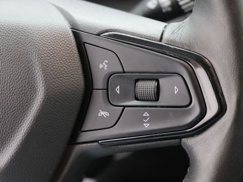 Used 2022 Chevrolet Bolt EUV LT w/ Convenience Package image 19