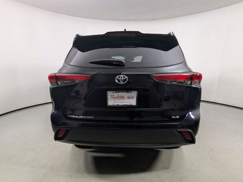 Used 2022 Toyota Highlander XLE image 6