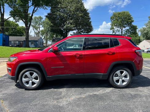 Used 2018 Jeep Compass Latitude w/ Popular Equipment Group AWD/4WD image 2