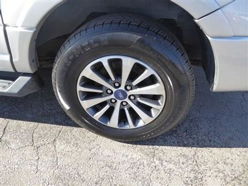 Used 2017 Ford Expedition EL XLT image 9