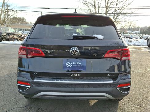 Certified 2024 Volkswagen Taos SE image 5