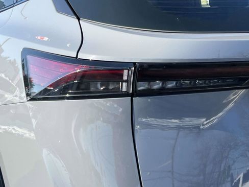 Used 2024 Nissan Ariya AWD image 8