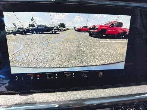 Used 2024 GMC Sierra 2500 AT4 w/ AT4 Preferred Package image 17