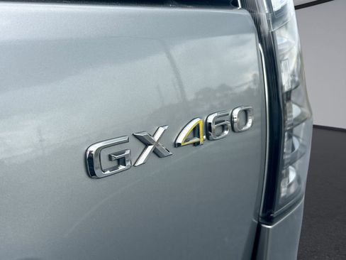 Used 2023 Lexus GX 460 Luxury w/ Sport Design Package AWD/4WD image 33