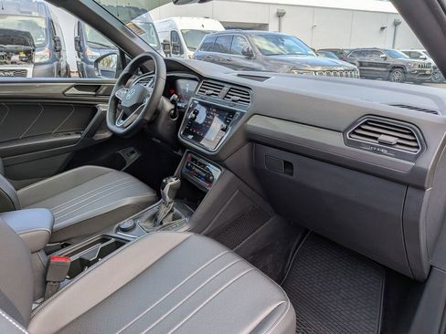 Used 2024 Volkswagen Tiguan SE R-Line image 28