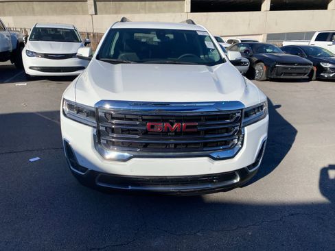 Used 2023 GMC Acadia SLT image 2