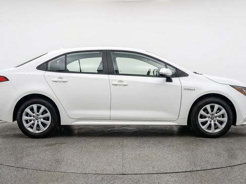 Used 2025 Toyota Corolla LE FWD image 11