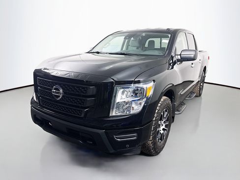 Used 2021 Nissan Titan SV w/ SV Convenience Package image 4