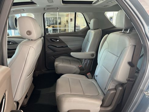 Used 2019 Chevrolet Traverse Premier w/ Driver Confidence II Package FWD image 14