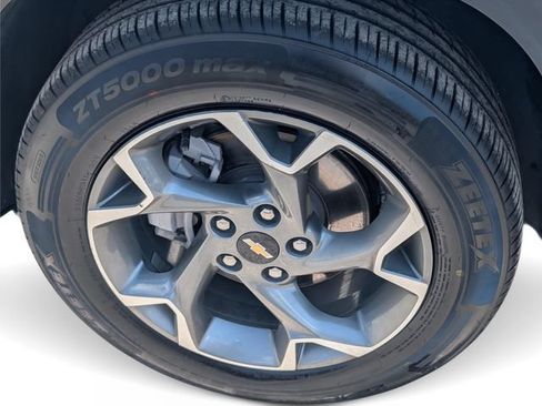 Used 2025 Chevrolet Trax LT FWD image 13