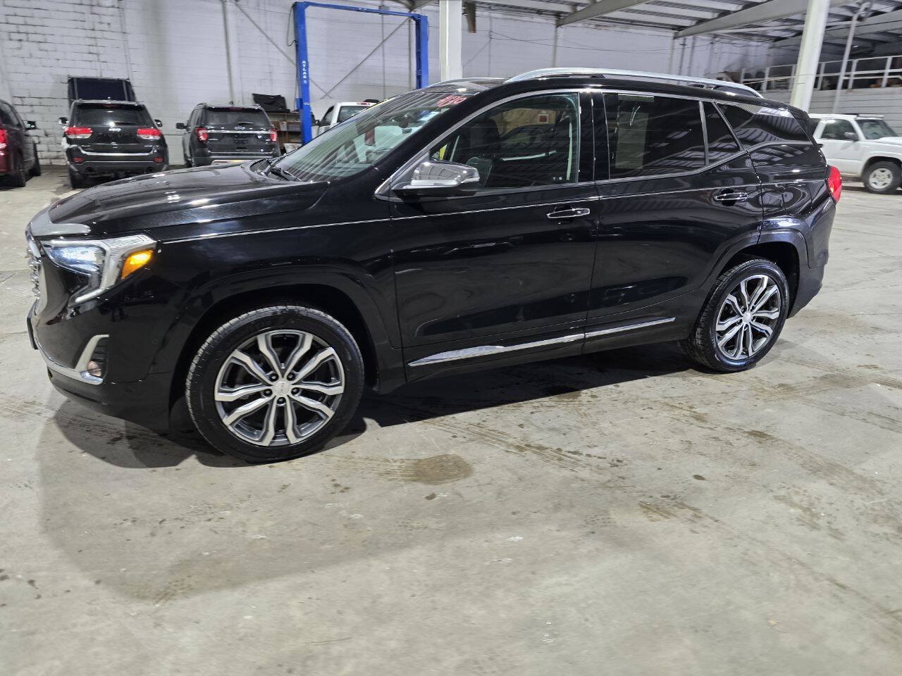 Used 2019 GMC Terrain Denali w/ Advanced Safety Package AWD/4WD image 3