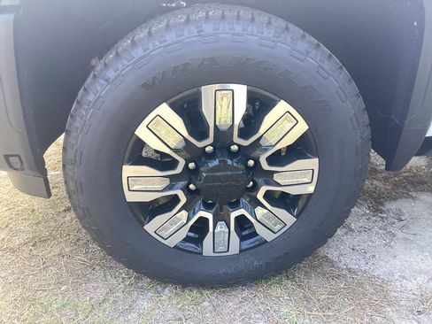 New 2026 GMC Sierra 2500 Denali w/ Denali Reserve Package AWD/4WD image 9