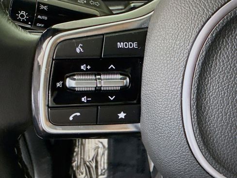 Used 2024 Kia Sorento S FWD image 14