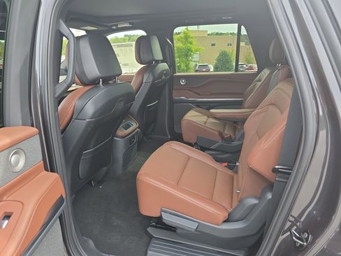 New 2025 Lincoln Navigator L Reserve image 13