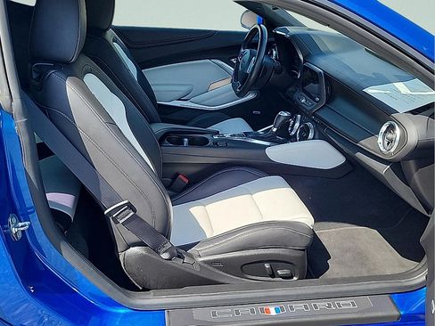 Used 2018 Chevrolet Camaro SS RWD image 10
