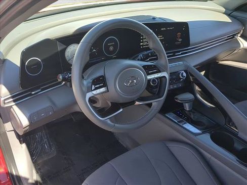 Used 2023 Hyundai Elantra SEL w/ Convenience Package FWD image 10
