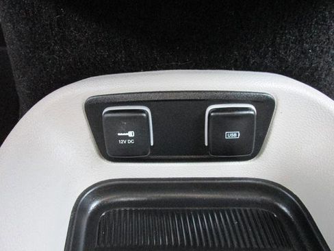 Used 2017 Chrysler Pacifica Touring-L FWD image 15