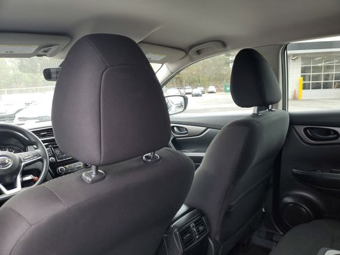 Used 2021 Nissan Rogue Sport S image 12