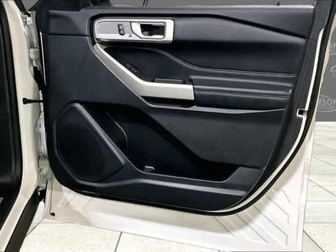 Used 2022 Ford Explorer Limited w/ Equipment Group 301A AWD/4WD image 12