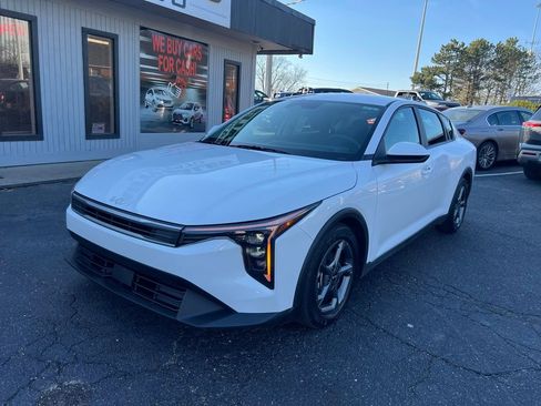 Used 2025 Kia K4 LXS image 2