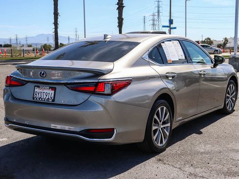 Used 2021 Lexus ES 300h w/ Accessory Package 2 image 6