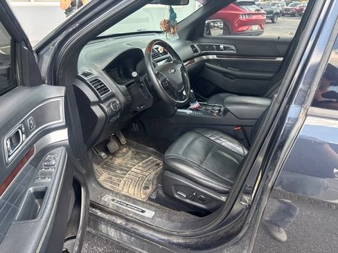 Used 2017 Ford Explorer Platinum AWD/4WD image 11