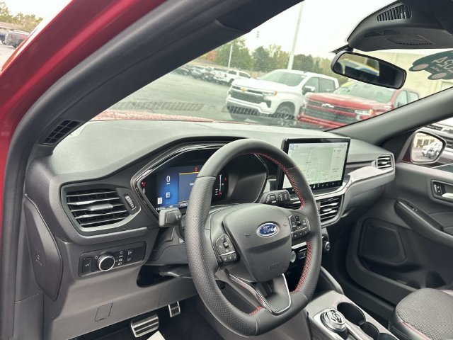 Used 2024 Ford Escape ST-Line w/ Tech Pack #1 AWD/4WD image 9