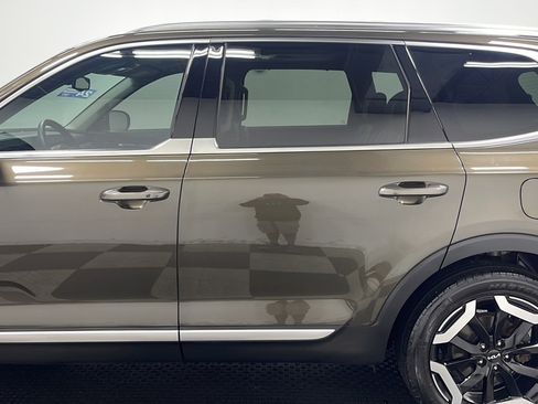 Used 2024 Kia Telluride EX w/ EX Captain's Chair Package AWD/4WD image 15