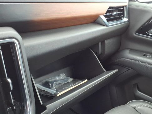 Used 2025 GMC Yukon Denali RWD image 33