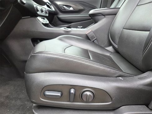 Used 2024 GMC Terrain SLT image 15