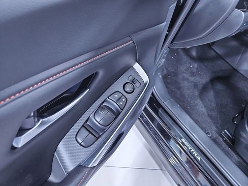 New 2025 Nissan Sentra SR w/ Midnight Edition image 12