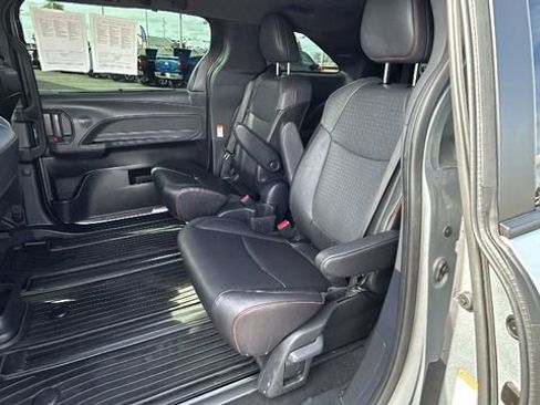 Used 2024 Toyota Sienna XSE w/ XSE Plus Package image 14