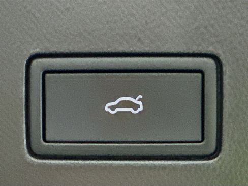 Used 2024 Volkswagen Atlas Cross Sport SE image 29