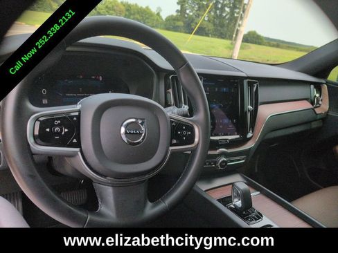 Used 2023 Volvo XC60 B5 Plus AWD/4WD image 10