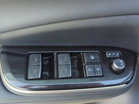 Certified 2025 Toyota Crown Signia AWD/4WD image 8