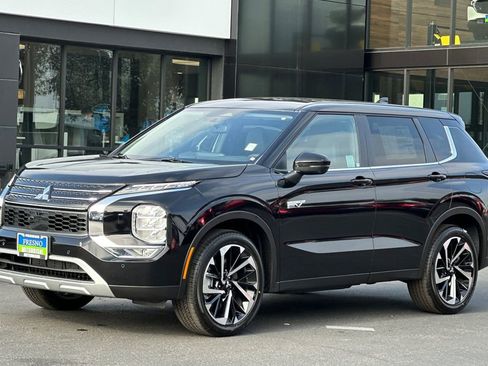 New 2025 Mitsubishi Outlander SE image 9