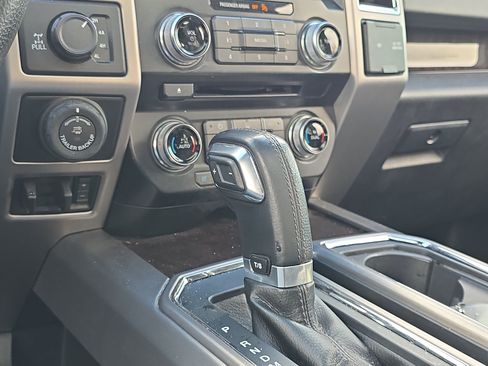 Used 2016 Ford F150 Platinum w/ Equipment Group 701A Luxury image 20