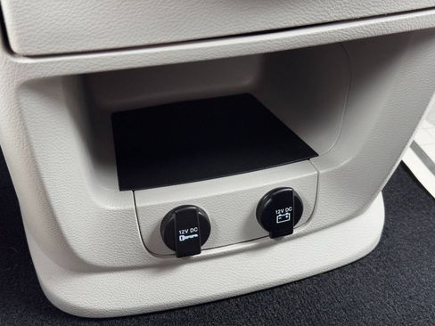 Used 2017 Dodge Grand Caravan SE FWD image 22