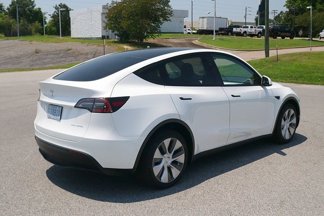 Used 2021 Tesla Model Y Long Range AWD/4WD image 7