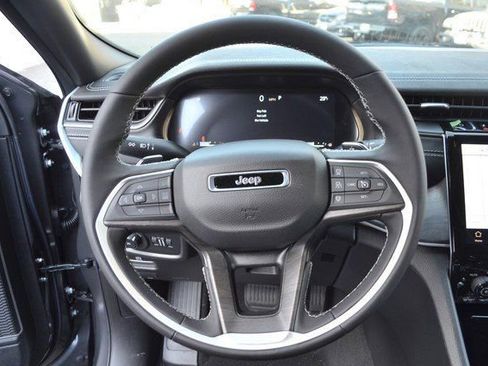 New 2025 Jeep Grand Cherokee Limited w/ Black Appearance Package image 15